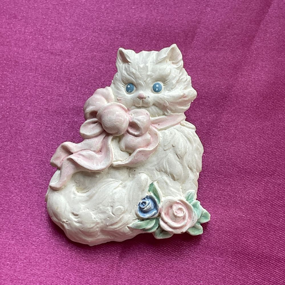 Vintage White Persian Cat Brooch Pin Pink Bow Roses Shabby Chic Cottage